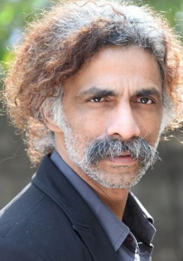 马卡兰德·德斯潘德 Makrand Deshpande