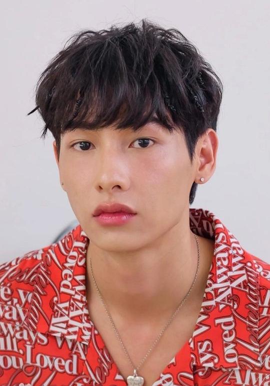 阿塔潘·彭萨瓦 Atthaphan Phunsawat