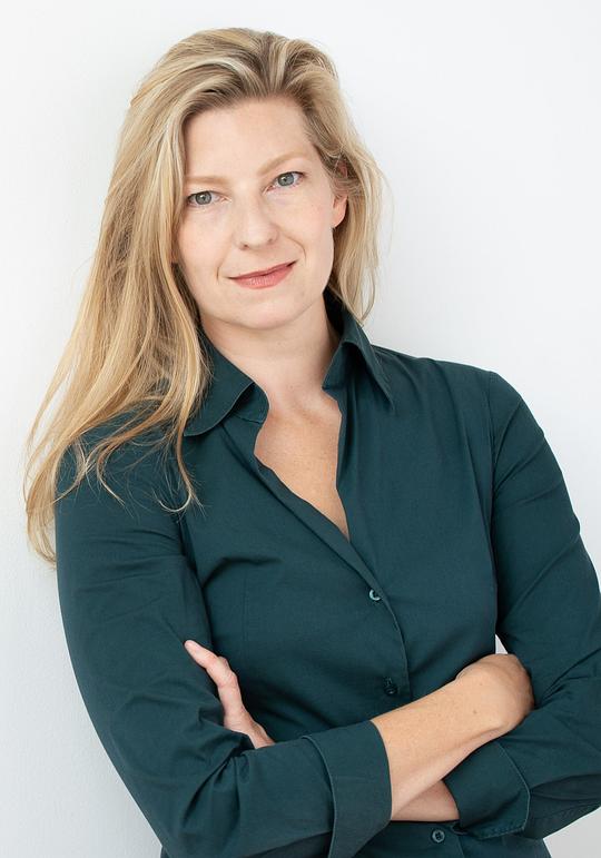 梅芙·贝蒂 Maev Beaty