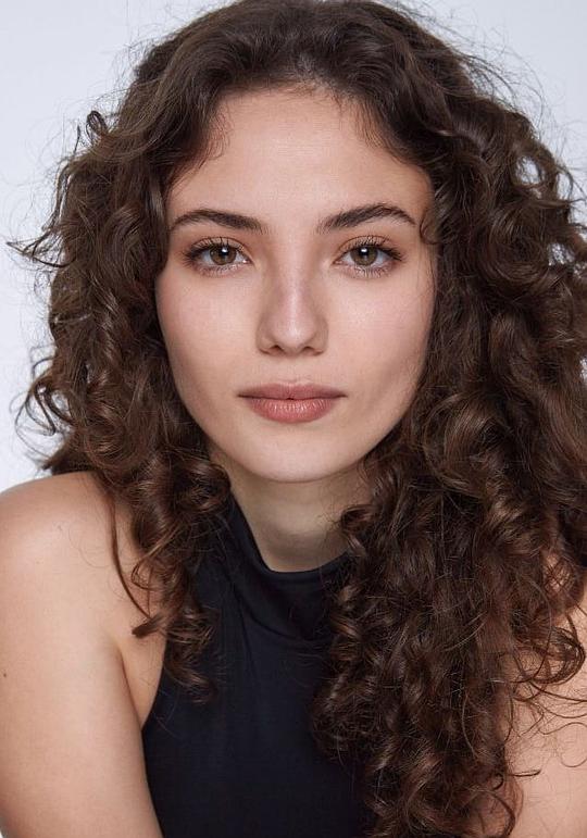 加布里埃拉·安德拉达 Gabriela Andrada