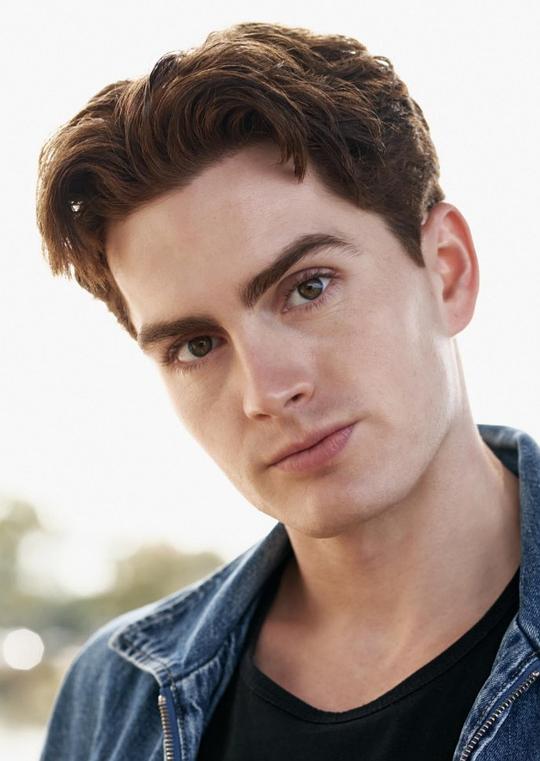 马克西米利安·约翰逊 Maximillian Johnson