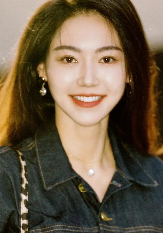 黄梦莹 Maggie Huang