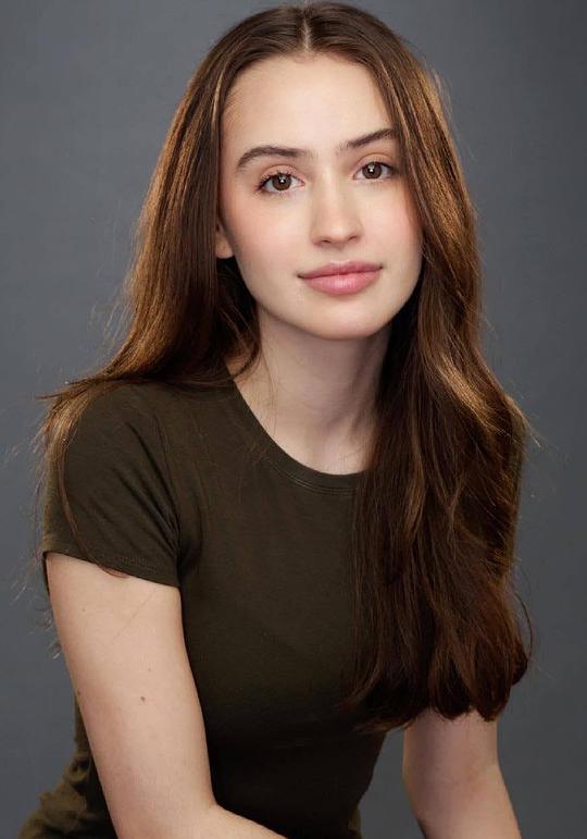 朱莉娅·德莫拉·布莱恩 Julia DeMoura Braine