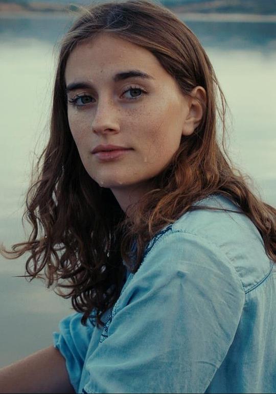 保拉·赫蒂斯 Paula Hüttisch