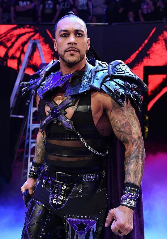 达米安·普利斯特 Luis Martínez