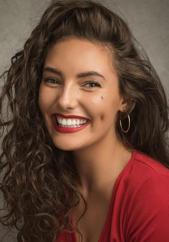 夏洛特·科尔斯 Charlotte Coles