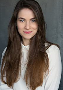 劳里·伊扎德 Lowri Izzard