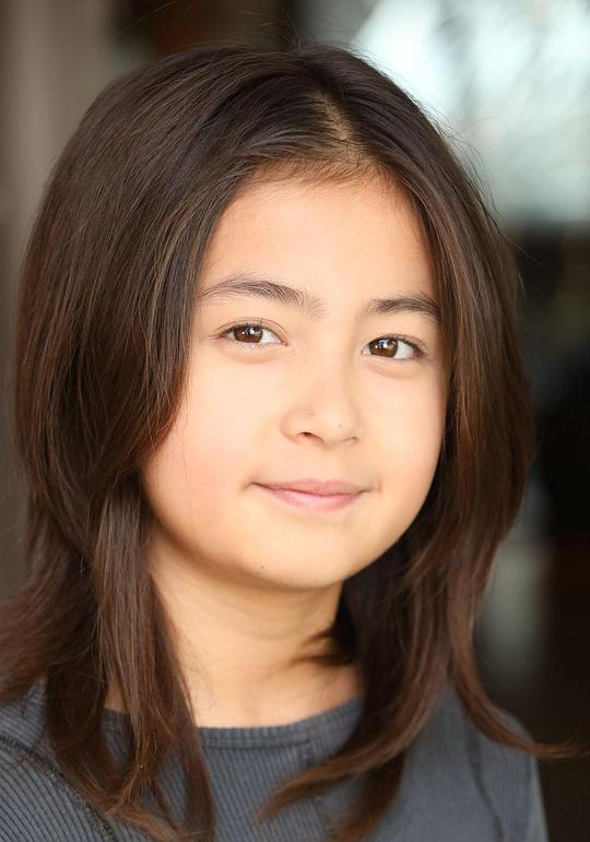 马德琳·尤娜·沃伊尔斯 Madeleine Yuna Voyles