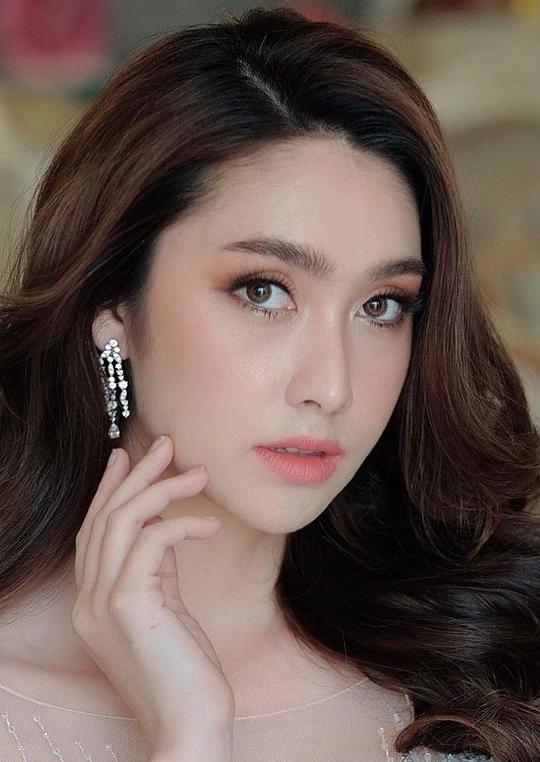 哈娜·刘易斯 Hana Lewis