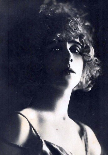 莱蒂齐亚·夸兰塔 Letizia Quaranta