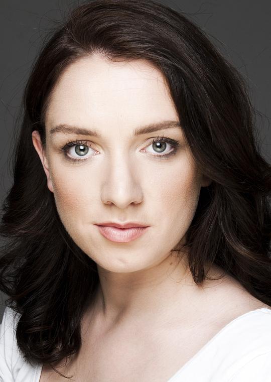 菲奥诺拉·弗莱厄蒂 Fionnuala Flaherty