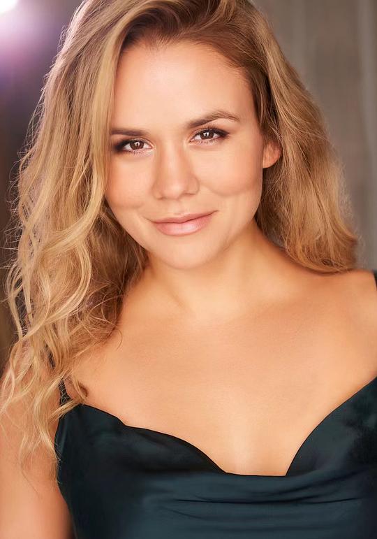 朵拉·济丝 Dora Kiss