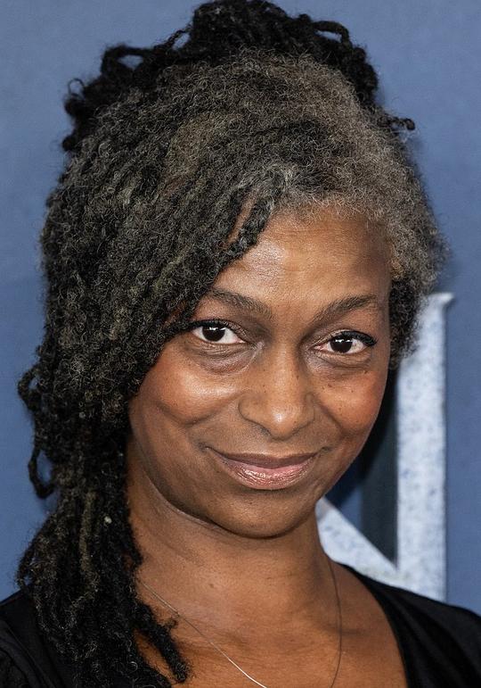 桑德拉·詹姆斯-扬 Sandra James-Young