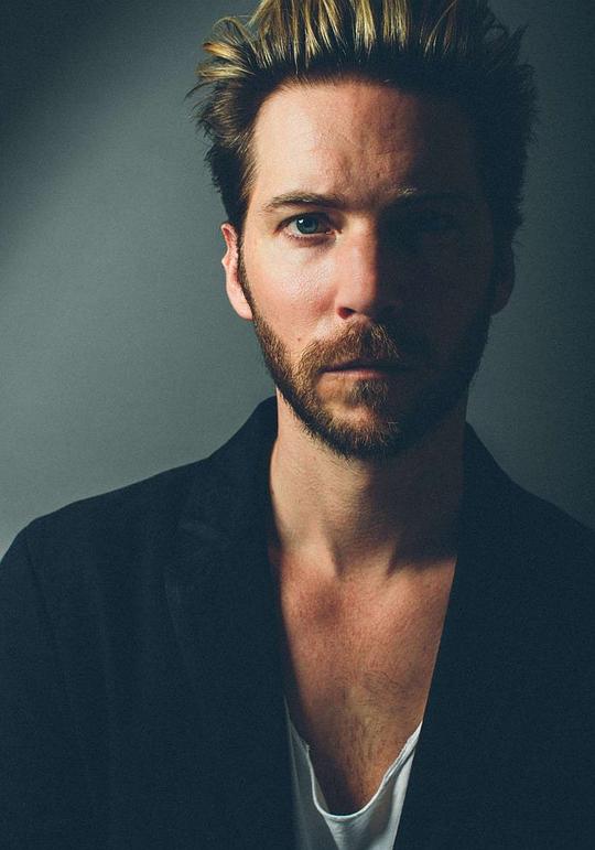 特洛伊·贝克 Troy Baker