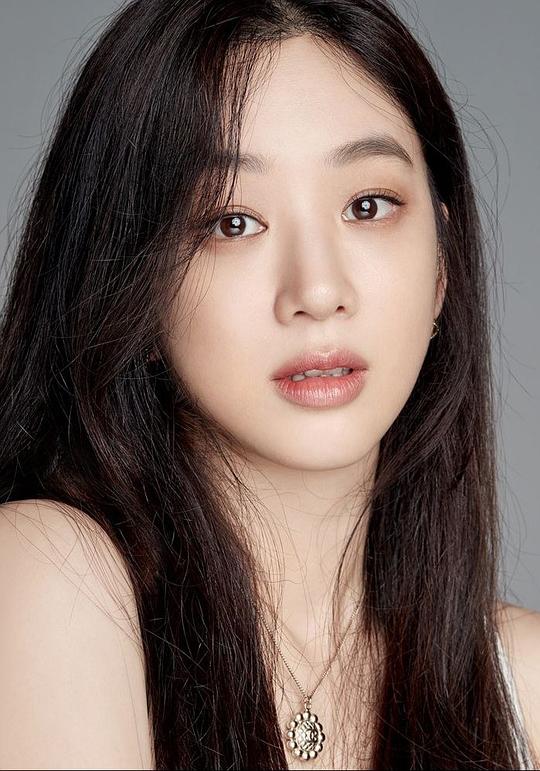 郑丽媛 Ryeo-won Jeong