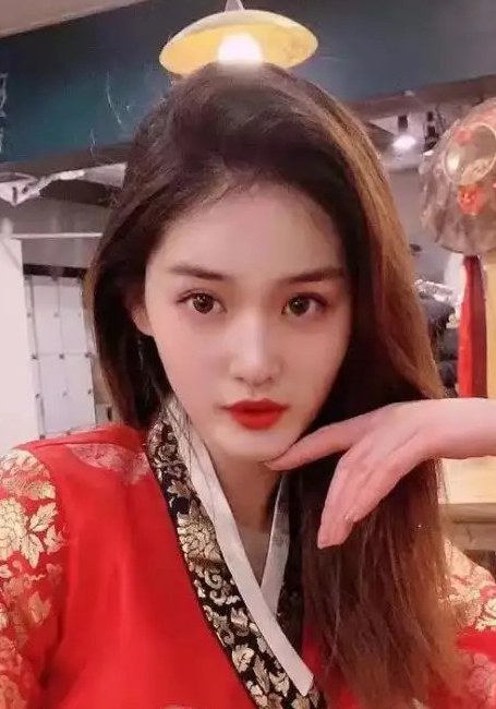 于姿逸 Ziyi Yu