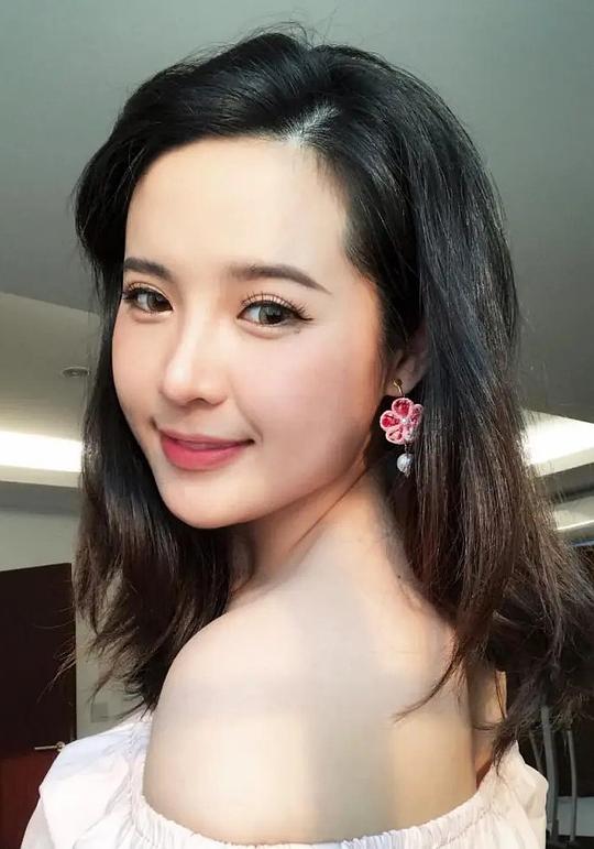 莎拉娜·萨杰乌 Sararat Sajew