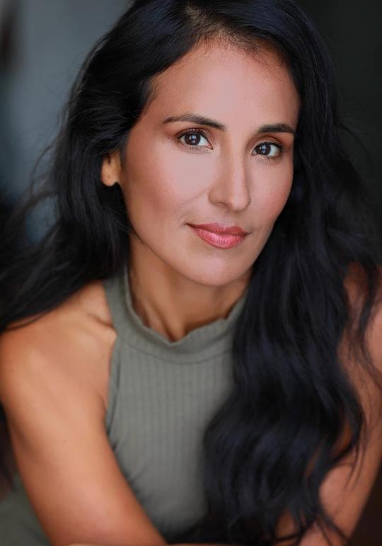 埃莱娜·埃斯特尔 Elena Estér