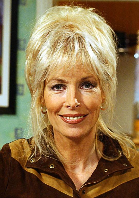 普鲁妮拉·吉 Prunella Gee