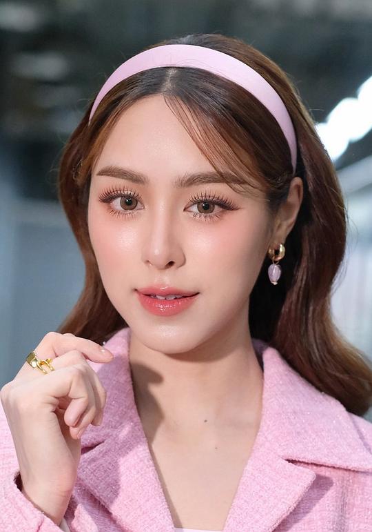 普恩佩荻·坤彭·罗萨瓦 Punpreedee Khumprom Rodsawat