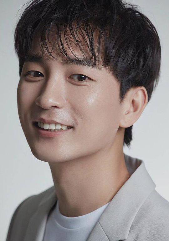 李泰英 Lee Tae-young