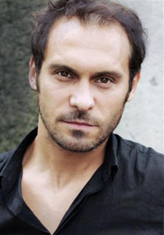 恩尼克·乔雷特  Yannick Choirat