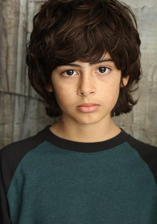 阿丹·詹姆斯·卡里略 Adan James Carrillo