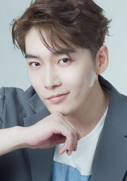 梁佳伟 Jiawei Liang