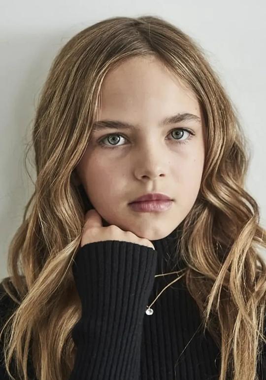 瑞安·基拉·阿姆斯特朗 Ryan Kiera Armstrong