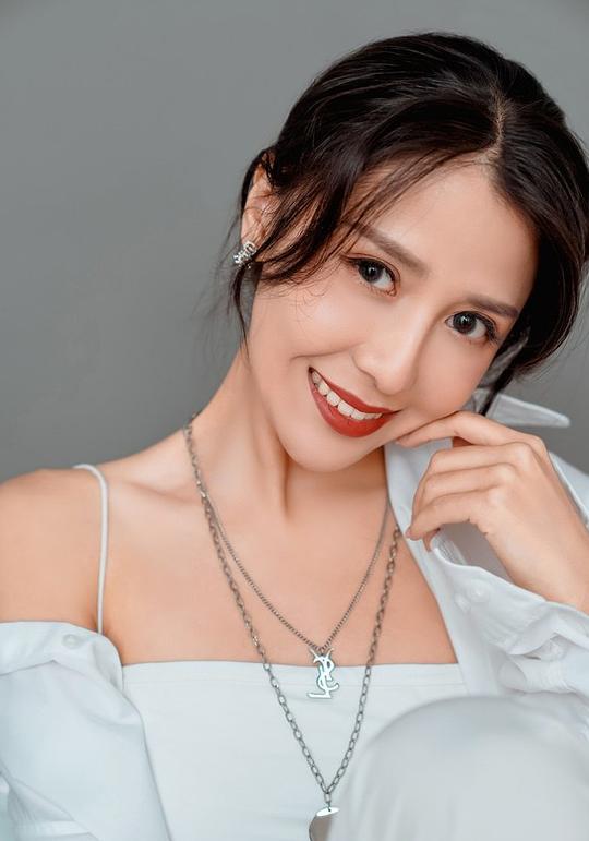 阿迪来 Adila