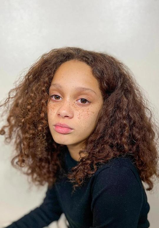 安娜亚·托雷 Anaya Thorley