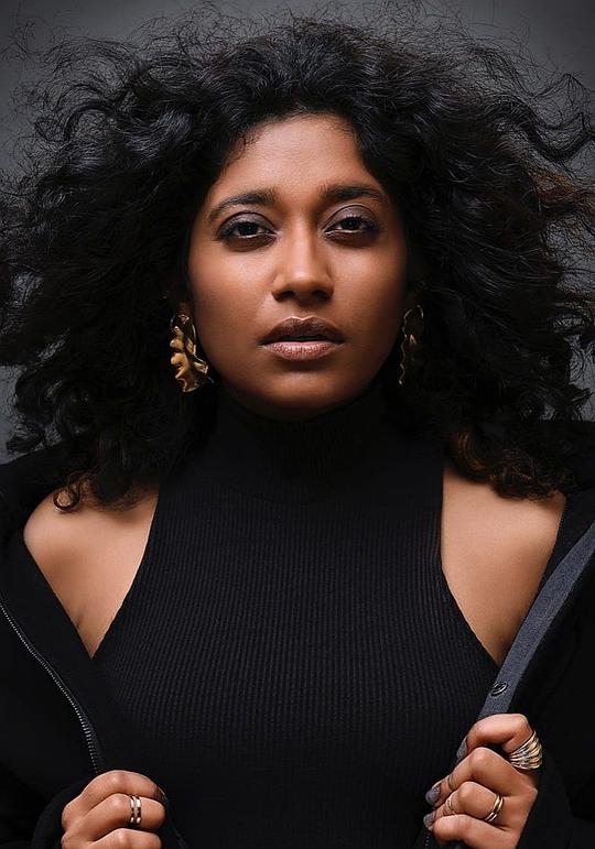 英迪拉·蒂瓦里 Indira Tiwari
