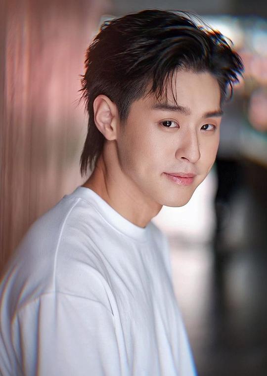 普提蓬·阿萨拉塔纳功 Billkin Putthipong Assaratanakul