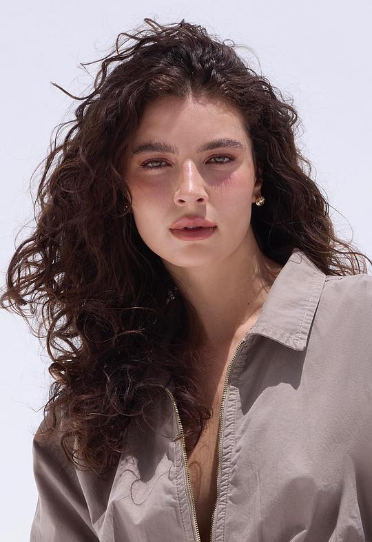 艾伦尼斯·卡雷塔拉 Alanis Guillen