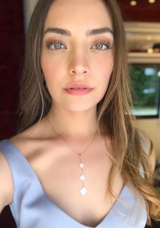 泽伊内普·图格斯·巴亚特 Zeynep Tugçe Bayat