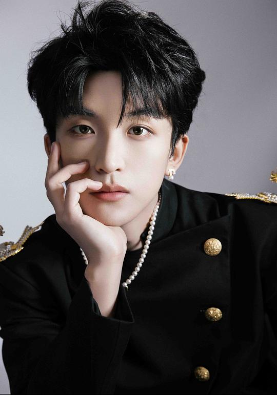 黄子弘凡 Zihongfan Huang