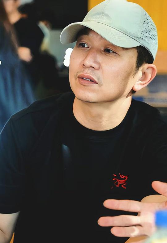 黄群 Qun Huang