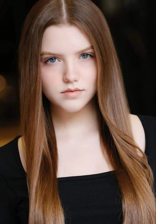 艾拉·莫罗 Ella Morrow