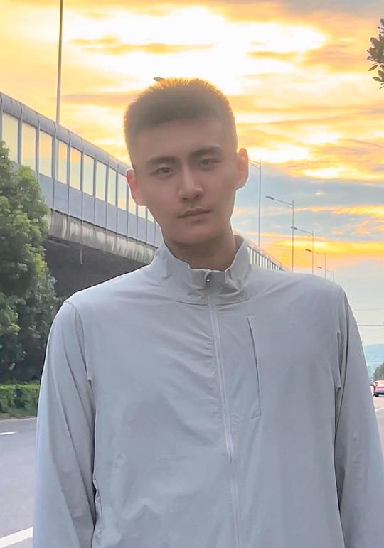 李昱唯 Yuwei Li