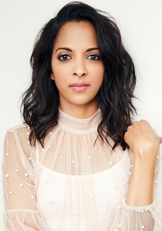 苏妮塔·德斯潘德 Sunita Deshpande