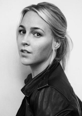 艾玛·霍莉·琼斯 Emma Holly Jones