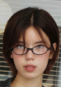 阿皮莎拉·叻特维塞特提拉库尔 Apisara Lertwisettheerakul