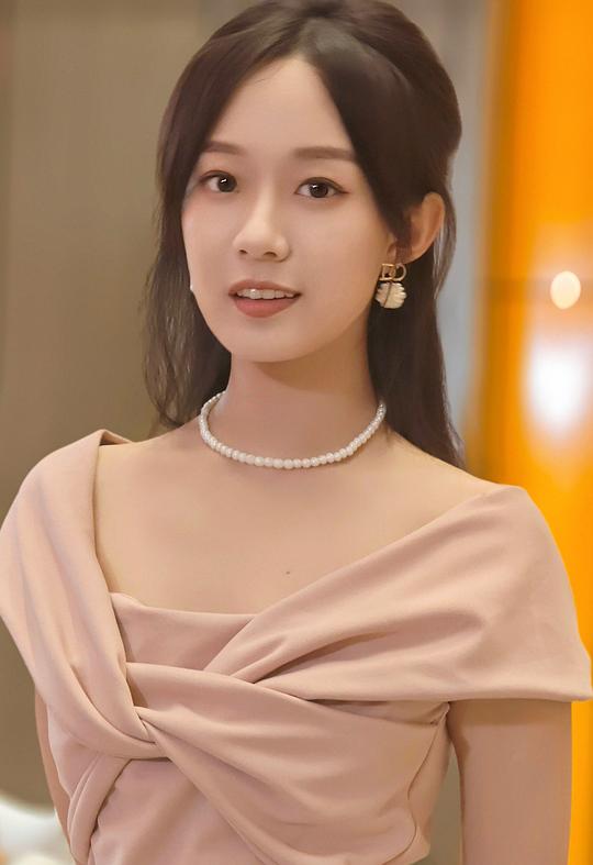 侯呈玥 Chengyue Hou