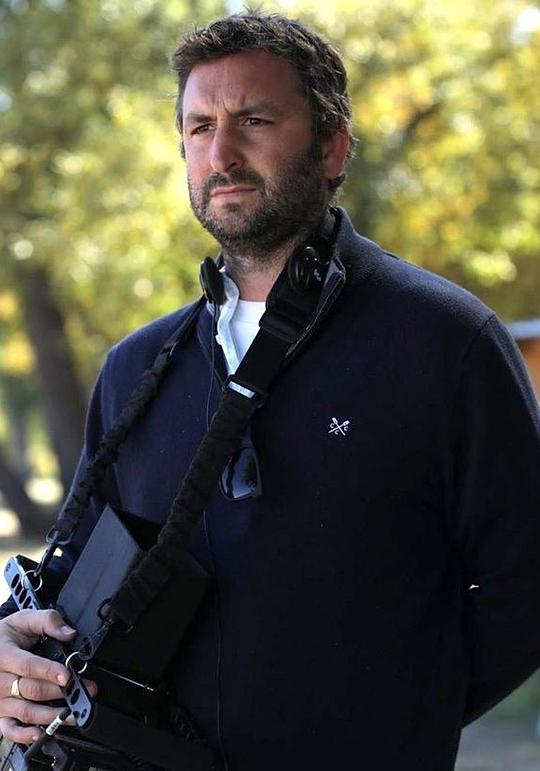 西奥·戴维斯 Theo Davies