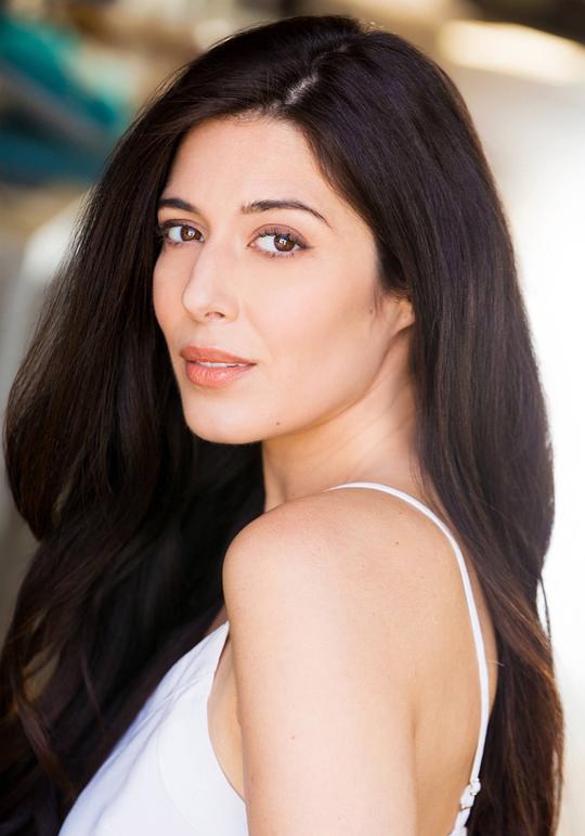 伊丽莎白·塔比什 Elizabeth Tabish