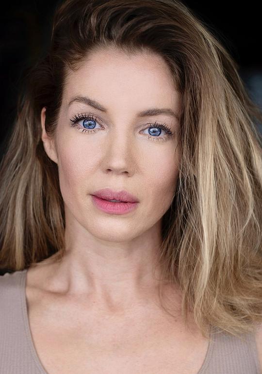 毛拉·格蕾丝·阿塔里 Maura Grace Athari