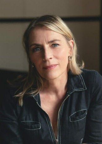 萨斯基亚·里维斯 Saskia Reeves