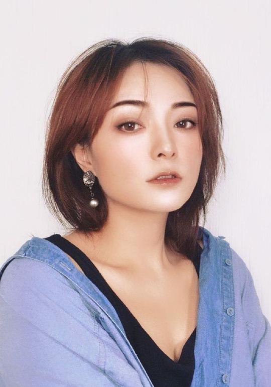 唐笑笑 Xiaoxiao Tang