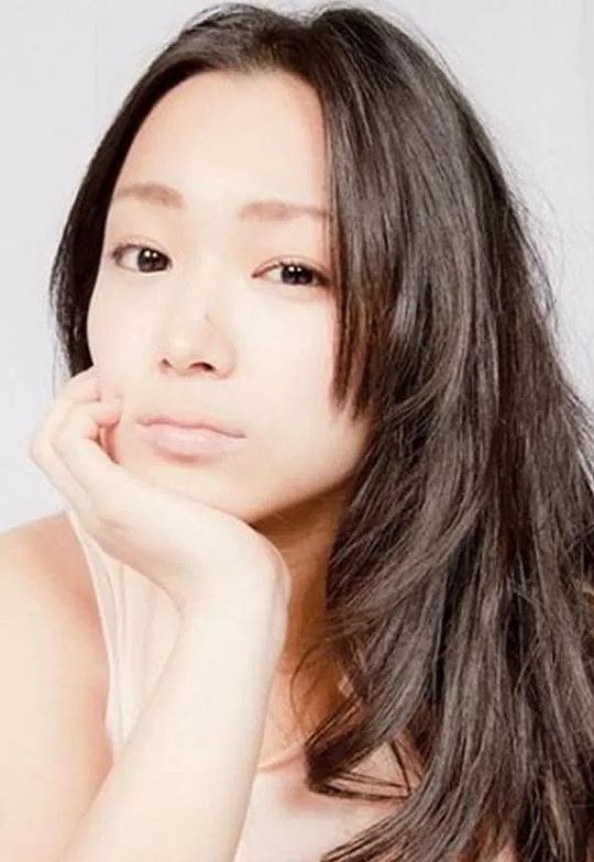 平冈亚希 Aki Hiraoka
