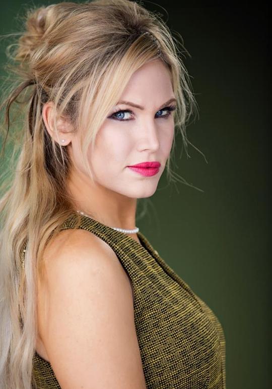 詹妮弗·伍兹 Jennifer Woods